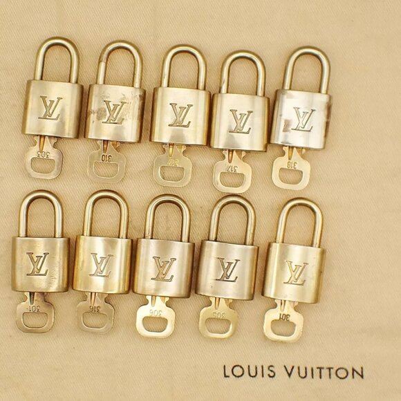LOUIS VUITTON LV 10 Set Padlock Key Bag Charm Cadena Gold Plated France - Picture 2 of 16